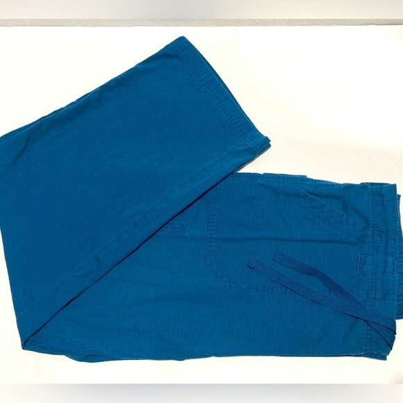 Women’s Carhartt Medical Scrub Pants - Picture 3 of 8